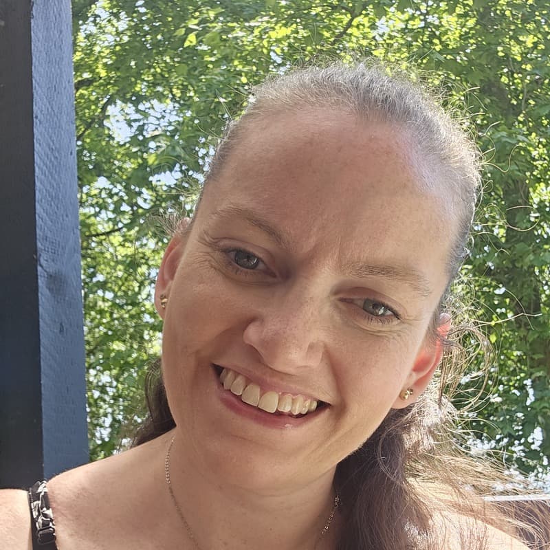 Hayley Salter, tutor